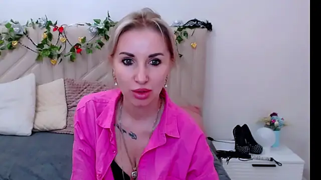 Hanna--Sweet online show from 03-15-26, 01:28