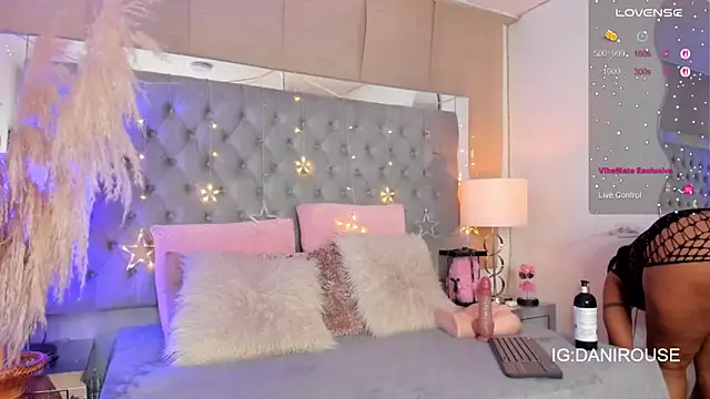 Snapshot of Danirouse chatting on 01-18-26, 03:43 Danirouse online show from 01-18-26, 03:43