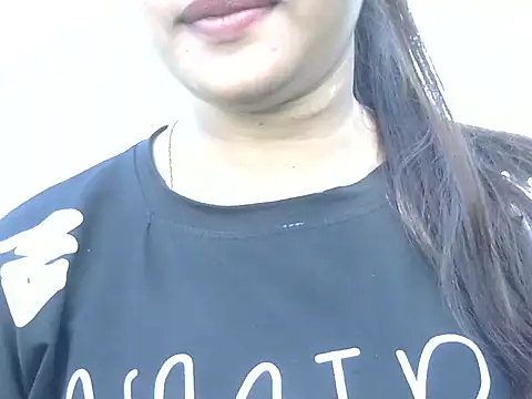 hot-riyaaa online show from 02-10-26, 07:45