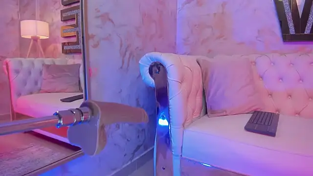 Snapshot of cheekybitch_ chatting on 12-20-25, 03:57 cheekybitch online show from 12-20-25, 03:57