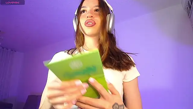 alina lee online show from 03-10-26, 01:32