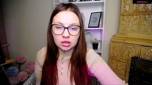 Snapshot of LiliaErmi chatting on 12-18-25, 06:08 LiliaErmi online show from 12-18-25, 06:08