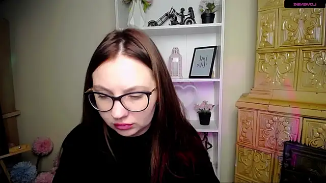 Snapshot of LiliaErmi chatting on 12-19-25, 05:47 LiliaErmi online show from 12-19-25, 05:47