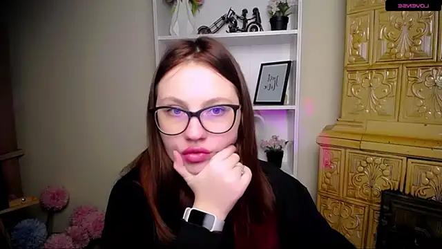 Snapshot of LiliaErmi chatting on 12-20-25, 05:58 LiliaErmi online show from 12-20-25, 05:58