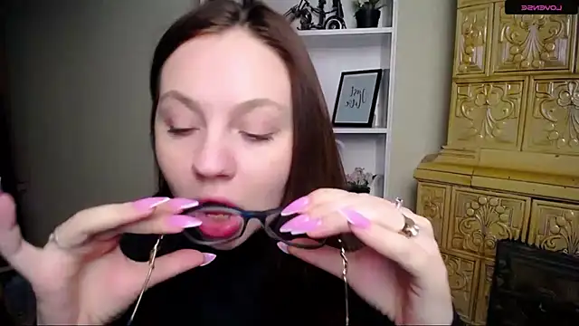 Snapshot of LiliaErmi chatting on 01-10-26, 05:53 LiliaErmi online show from 01-10-26, 05:53