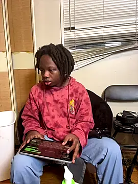 YourLittleBoyfriend online show from 12-18-25, 03:45