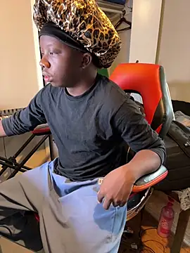 YourLittleBoyfriend online show from 01-06-26, 06:33