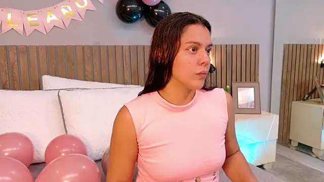 Mia Bellefort online show from 04-27-26, 09:35