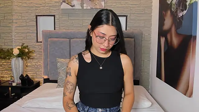 Snapshot of LanaRouse chatting on 01-06-26, 01:15 LanaRouse online show from 01-06-26, 01:15