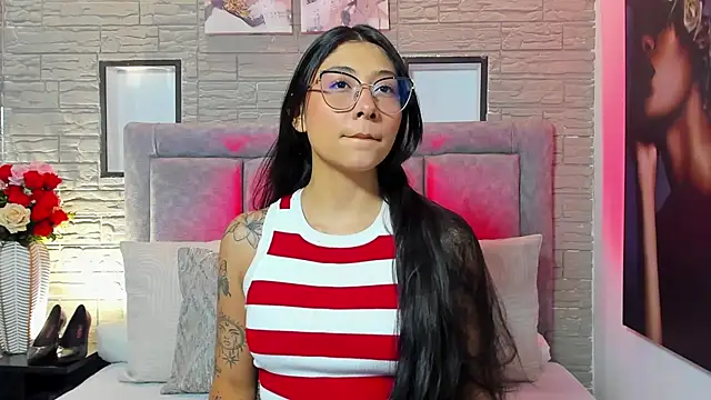 Snapshot of LanaRouse chatting on 02-17-26, 10:27 LanaRouse online show from 02-17-26, 10:27