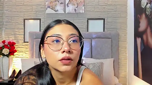 Snapshot of LanaRouse chatting on 02-19-26, 09:55 LanaRouse online show from 02-19-26, 09:55