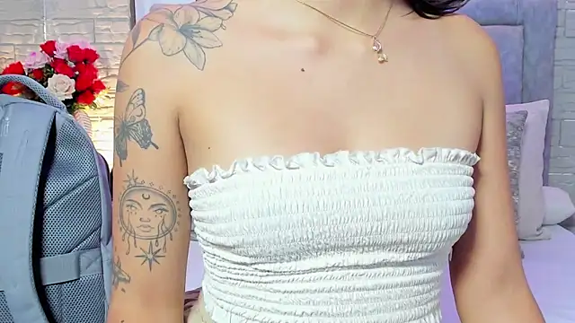 Snapshot of LanaRouse chatting on 02-22-26, 11:09 LanaRouse online show from 02-22-26, 11:09