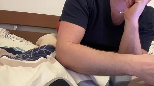 Snapshot of DereineGx chatting on 12-18-25, 08:48 DereineGx online show from 12-18-25, 08:48