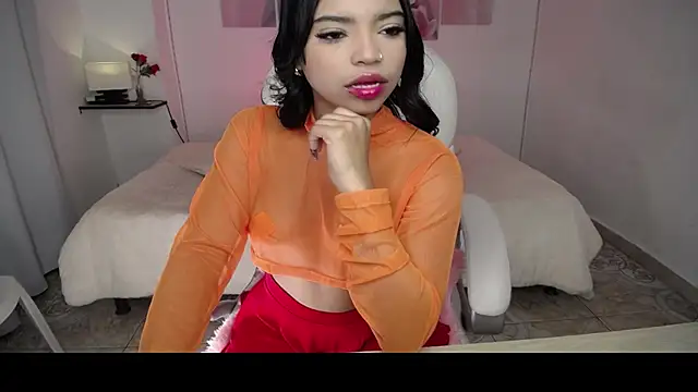 Snapshot of aylin_ross_ chatting on 01-06-26, 11:36 aylin ross online show from 01-06-26, 11:36