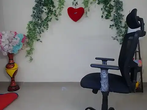 Shy nivi online show from 04-28-26, 02:55