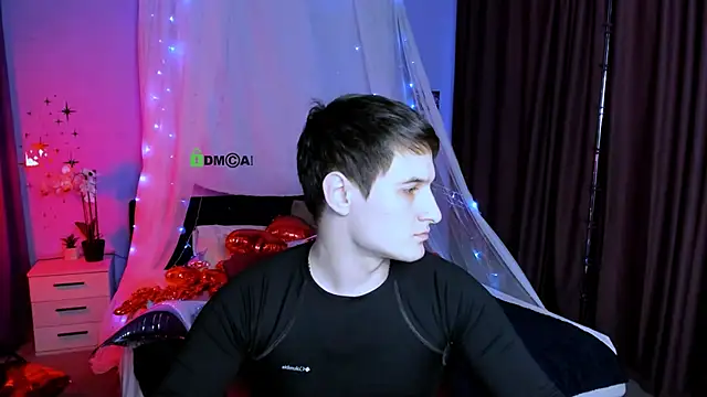 Snapshot of beauty_liam chatting on 02-15-26, 08:49 beauty liam online show from 02-15-26, 08:49