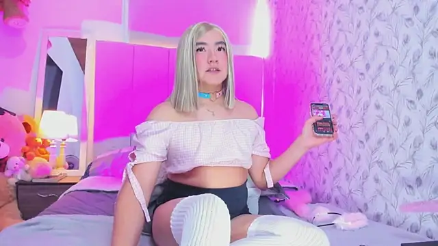 Snapshot of TaylorSweetI chatting on 02-14-26, 06:37 TaylorSweetI online show from 02-14-26, 06:37