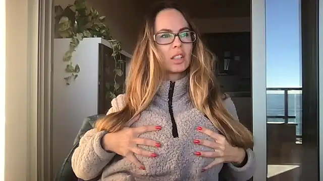 Snapshot of LeMilf chatting on 01-08-26, 09:33 LeMilf online show from 01-08-26, 09:33