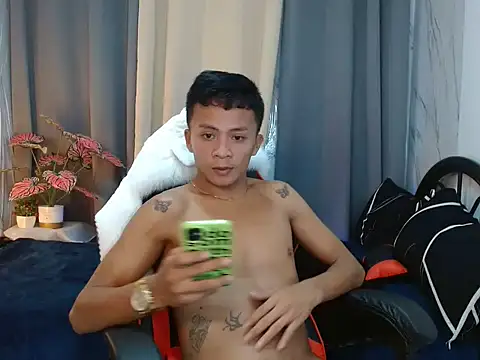 Snapshot of ur_twinkKirk6969 chatting on 03-27-26, 02:06 ur twinkKirk6969 online show from 03-27-26, 02:06