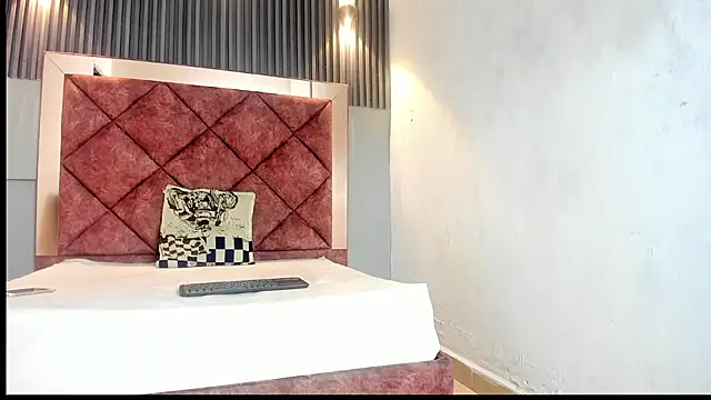 TAYSON SCOTT online show from 01-08-26, 01:02