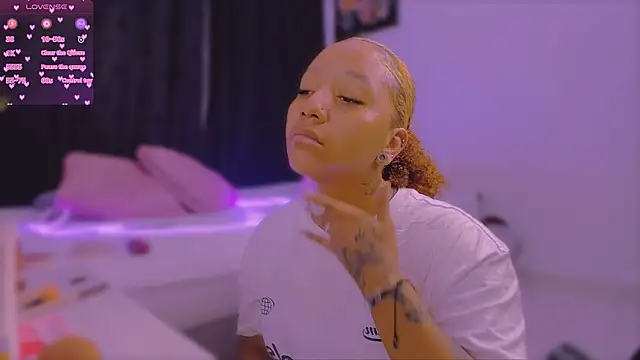 Snapshot of Starlights chatting on 03-04-26, 01:50 Starlights online show from 03-04-26, 01:50