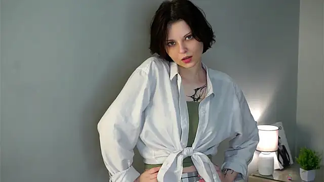 Snapshot of SharylOrbin chatting on 12-17-25, 12:05 SharylOrbin online show from 12-17-25, 12:05