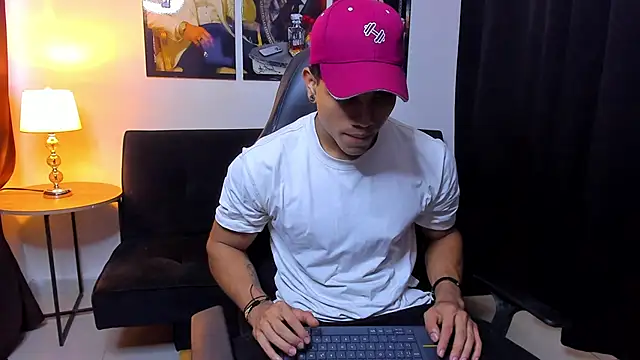 Snapshot of Dustyn_Michelle1 chatting on 02-05-26, 06:34 Dustyn Michelle1 online show from 02-05-26, 06:34