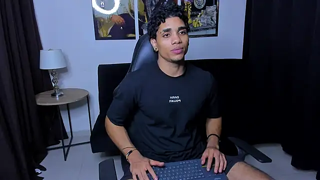 Snapshot of Dustyn_Michelle1 chatting on 02-28-26, 04:46 Dustyn Michelle1 online show from 02-28-26, 04:46