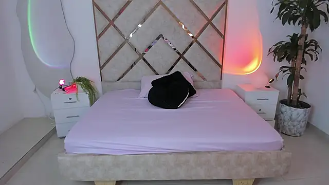 Snapshot of queenie_staar chatting on 02-08-26, 11:30 queenie staar online show from 02-08-26, 11:30