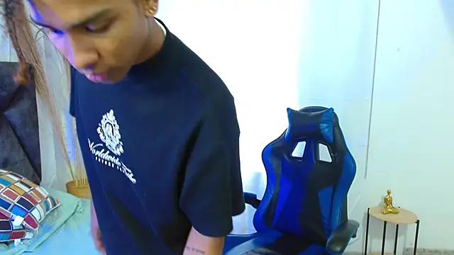 Snapshot of angelll18_ chatting on 12-19-25, 08:27 angelll18 online show from 12-19-25, 08:27