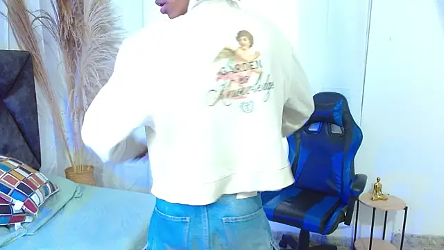 Snapshot of angelll18_ chatting on 12-20-25, 09:33 angelll18 online show from 12-20-25, 09:33