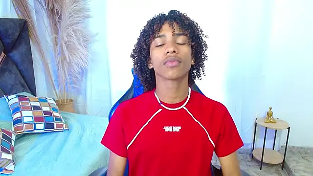 Snapshot of angelll18_ chatting on 12-22-25, 08:17 angelll18 online show from 12-22-25, 08:17