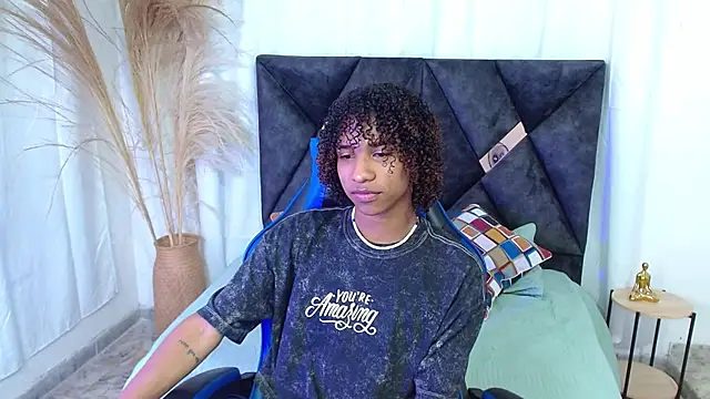 Snapshot of angelll18_ chatting on 01-06-26, 08:45 angelll18 online show from 01-06-26, 08:45