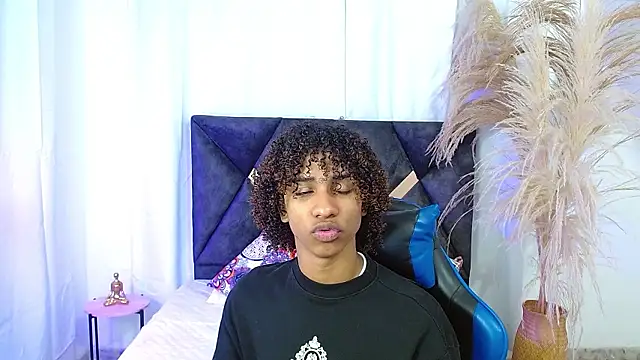 Snapshot of angelll18_ chatting on 01-08-26, 08:44 angelll18 online show from 01-08-26, 08:44