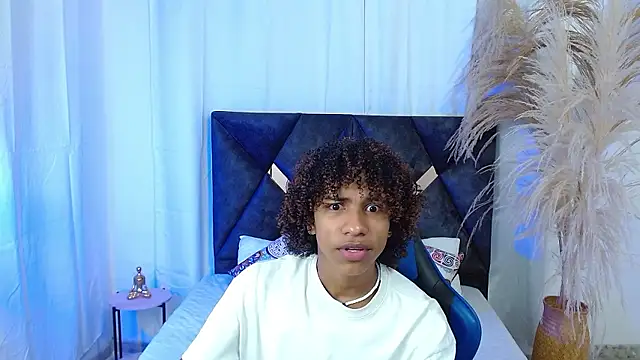 Snapshot of angelll18_ chatting on 01-09-26, 09:05 angelll18 online show from 01-09-26, 09:05