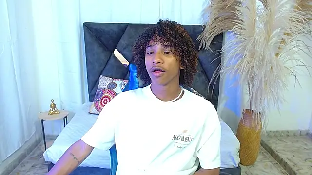 Snapshot of angelll18_ chatting on 02-10-26, 08:35 angelll18 online show from 02-10-26, 08:35