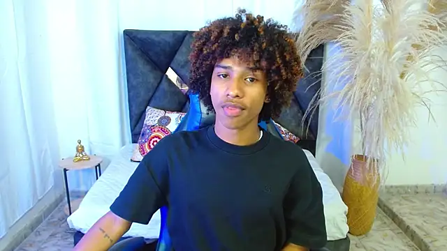 Snapshot of angelll18_ chatting on 02-11-26, 08:36 angelll18 online show from 02-11-26, 08:36