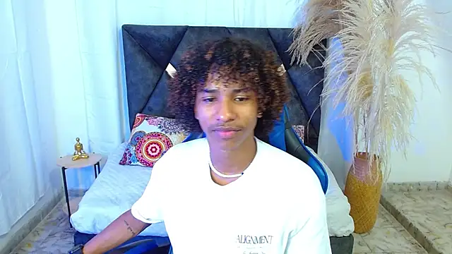 Snapshot of angelll18_ chatting on 02-20-26, 08:42 angelll18 online show from 02-20-26, 08:42