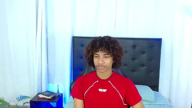 Snapshot of angelll18_ chatting on 02-25-26, 08:18 angelll18 online show from 02-25-26, 08:18