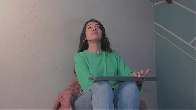 Snapshot of Lucy-Bluesea chatting on 02-03-26, 12:31 Lucy-Bluesea online show from 02-03-26, 12:31