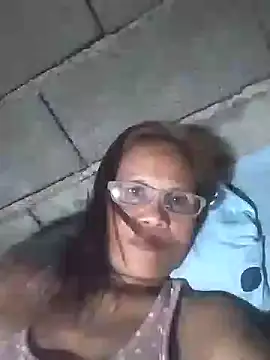 Snapshot of Petite_elise chatting on 01-12-26, 11:15 Petite elise online show from 01-12-26, 11:15