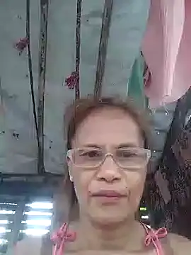 Snapshot of Petite_elise chatting on 01-14-26, 02:17 Petite elise online show from 01-14-26, 02:17