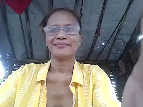 Snapshot of Petite_elise chatting on 01-15-26, 01:32 Petite elise online show from 01-15-26, 01:32