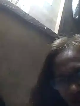 Snapshot of Petite_elise chatting on 01-16-26, 04:44 Petite elise online show from 01-16-26, 04:44