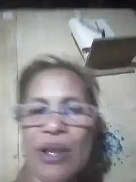 Snapshot of Petite_elise chatting on 01-17-26, 02:11 Petite elise online show from 01-17-26, 02:11