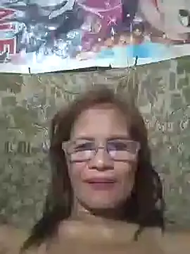 Snapshot of Petite_elise chatting on 01-18-26, 02:21 Petite elise online show from 01-18-26, 02:21