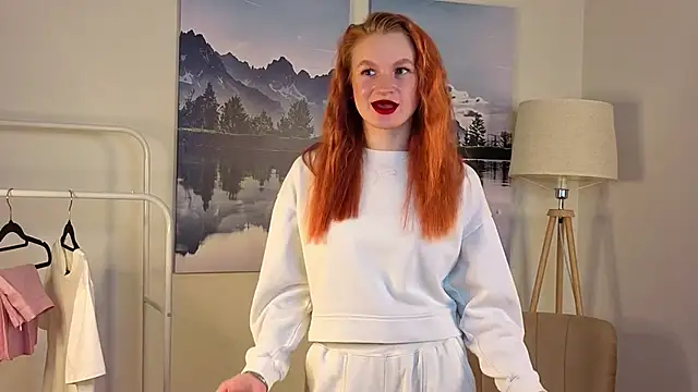 Snapshot of LouiseLuk chatting on 12-15-25, 10:52 LouiseLuk online show from 12-15-25, 10:52