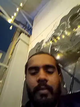 suhxil79 online show from 06-12-26, 03:11