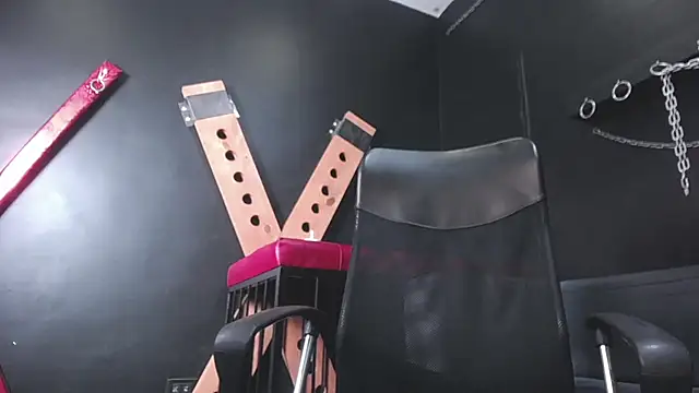 Snapshot of Alex_Flame_ chatting on 12-20-25, 01:18 Alex Flame online show from 12-20-25, 01:18