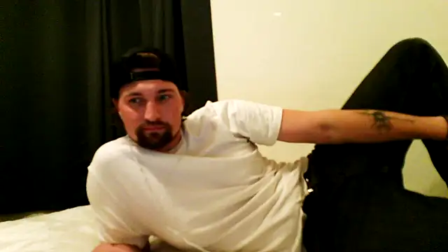 Snapshot of In_tandem chatting on 03-12-26, 02:50 In tandem online show from 03-12-26, 02:50